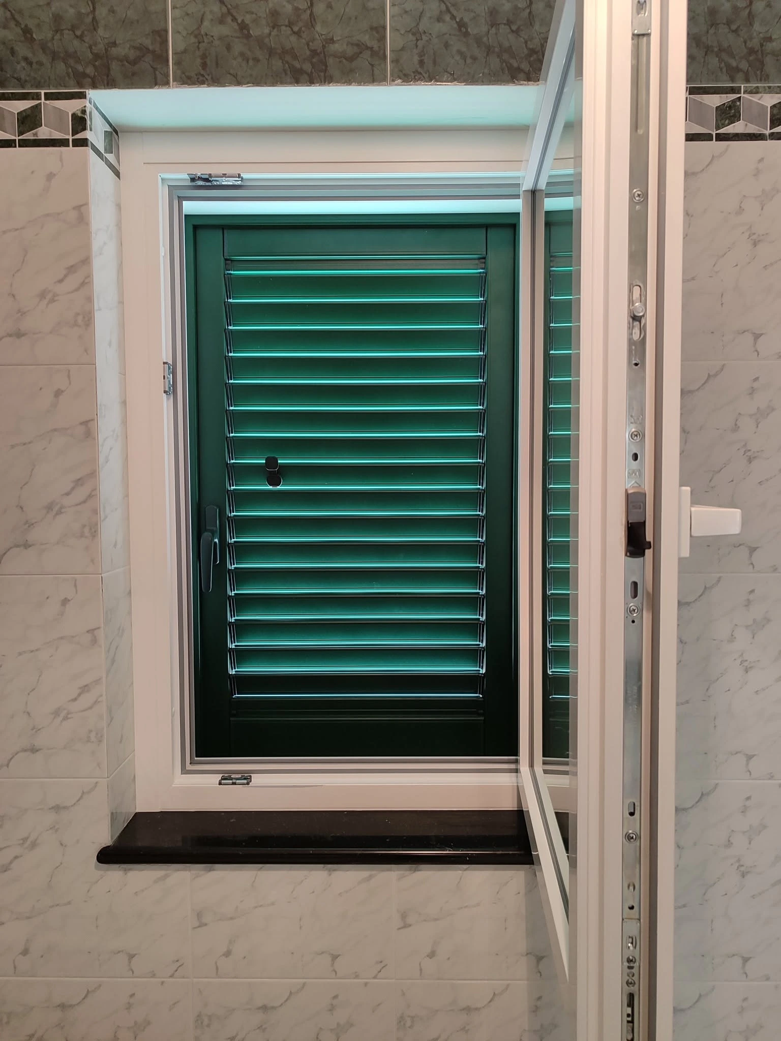 634239224 1498068442319927 3446080724594819061 N (1) - Infissi in legno e legno-alluminio ad alto risparmio energetico | Quattroper